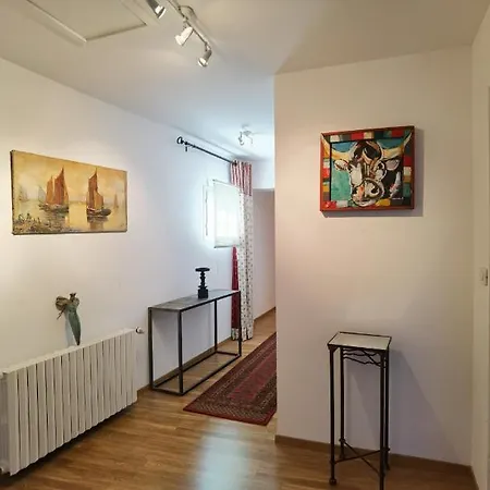 Le Clos Des Consuls Bed & Breakfast Tarascon