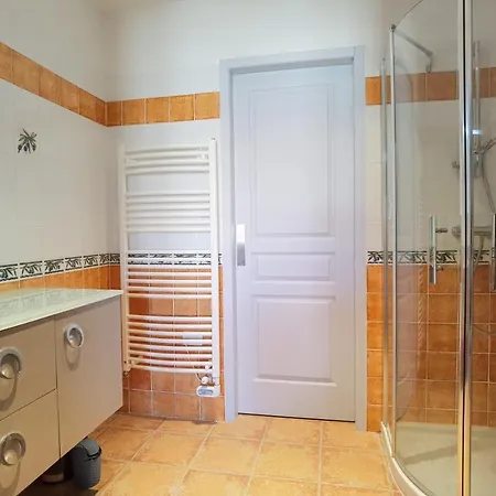 Le Clos Des Consuls Bed & Breakfast Tarascon