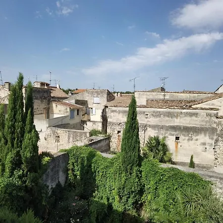 Le Clos Des Consuls Bed & Breakfast Tarascon